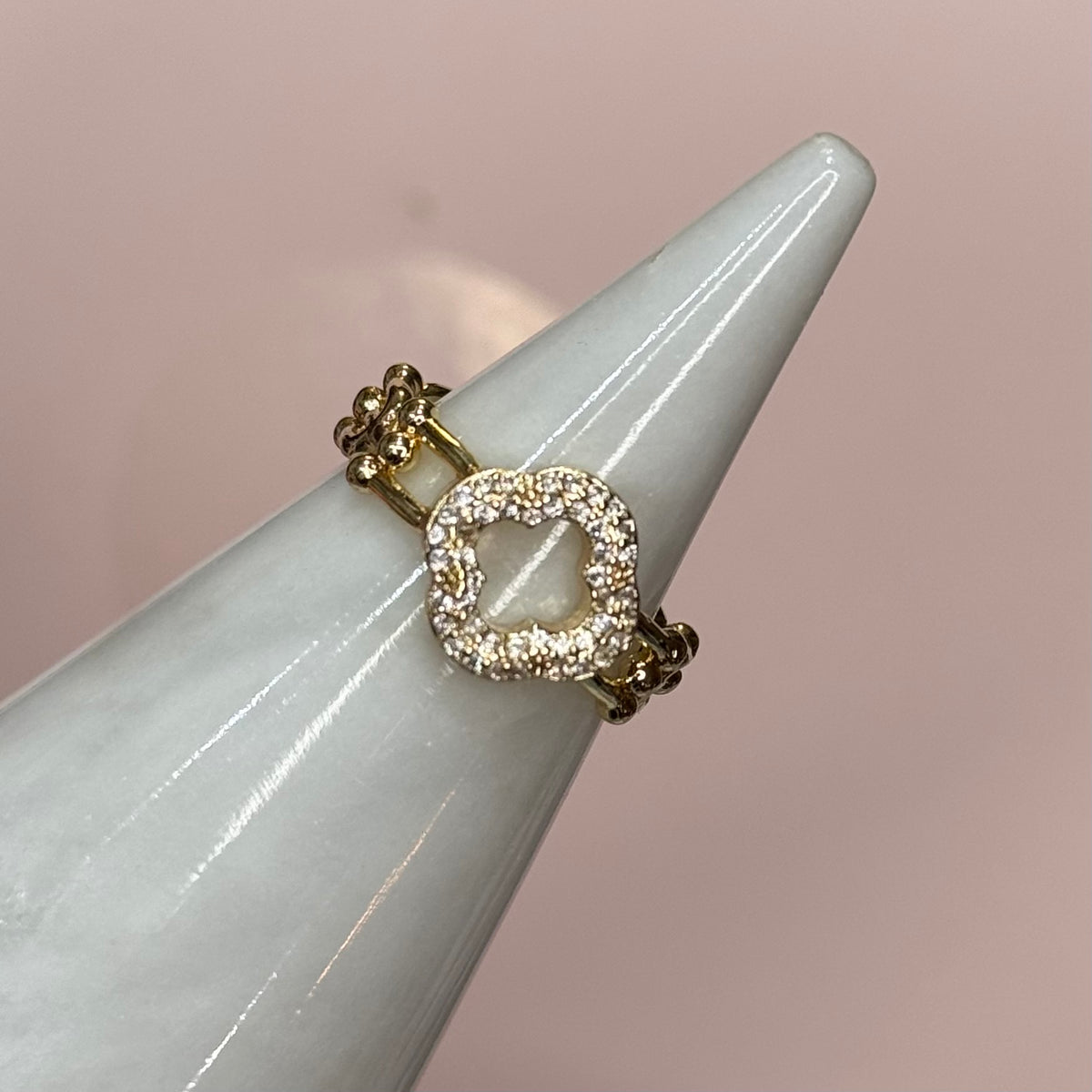 Adjustable clover ring