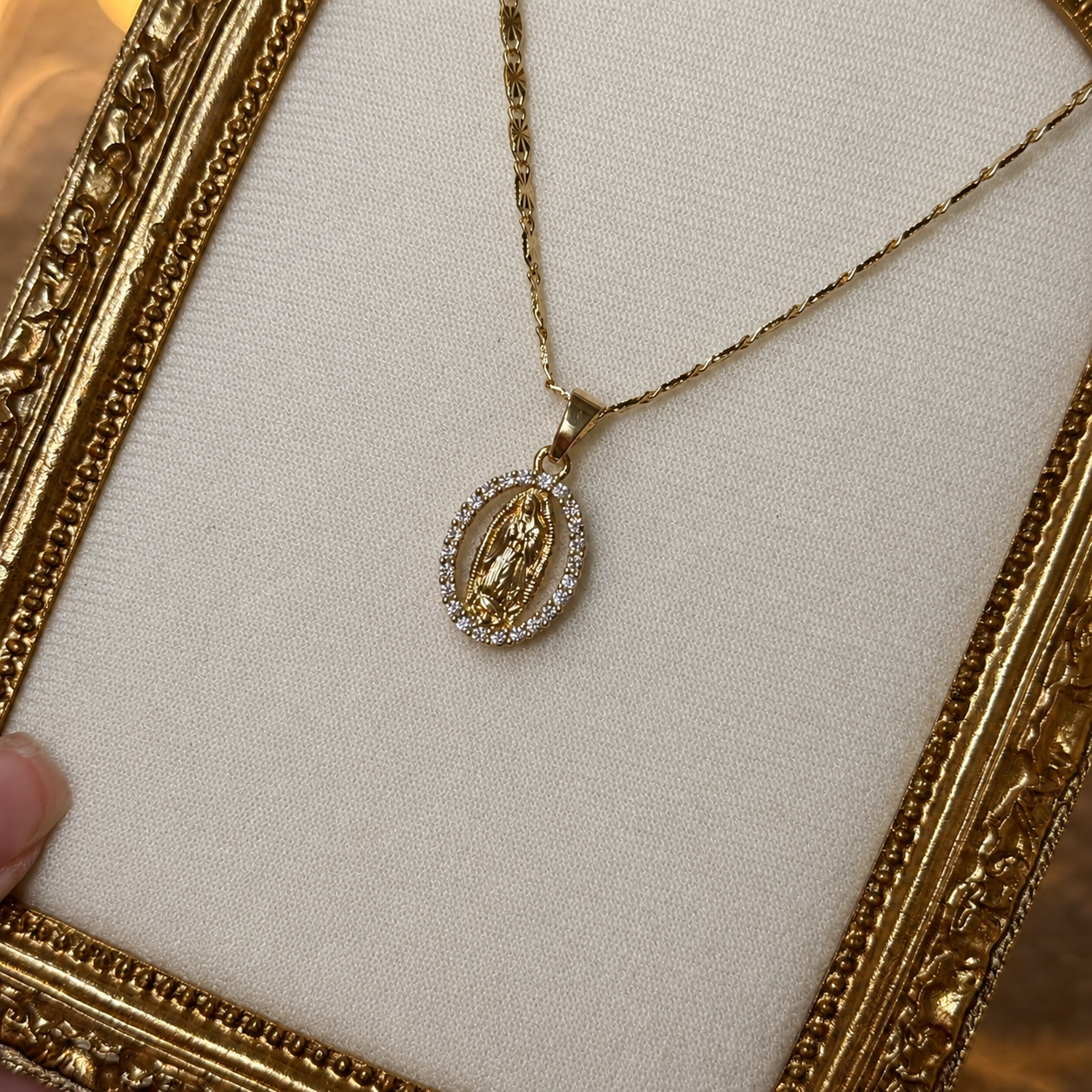 VM oval pendant & 18” chain